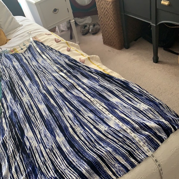 Cupcakes and Cashmere extra long maxi dress - Picture 6 of 14